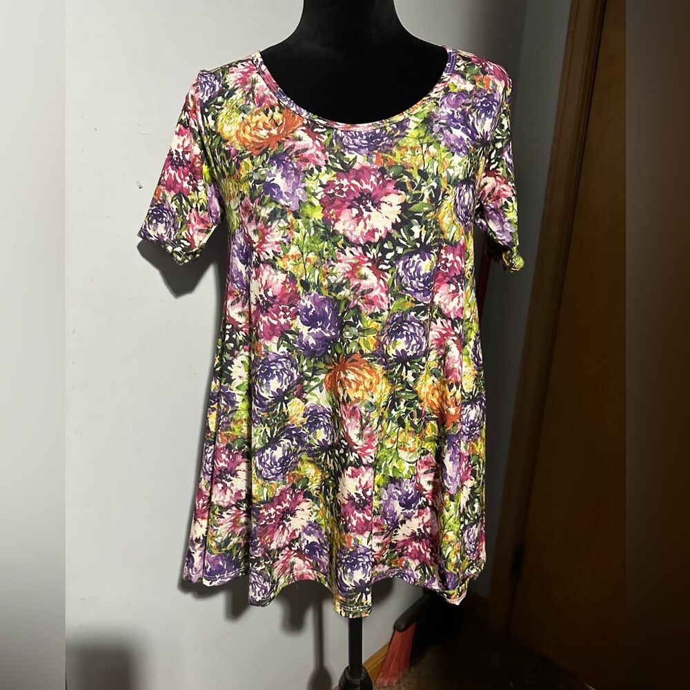 LuLaRoe Classic Tee XXS Women’s Floral Print Short Sleeve Top NWOT